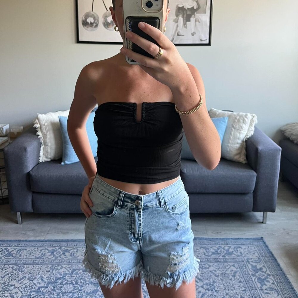 Frayed and ripped denim blue jean shorts // Size small // Never worn